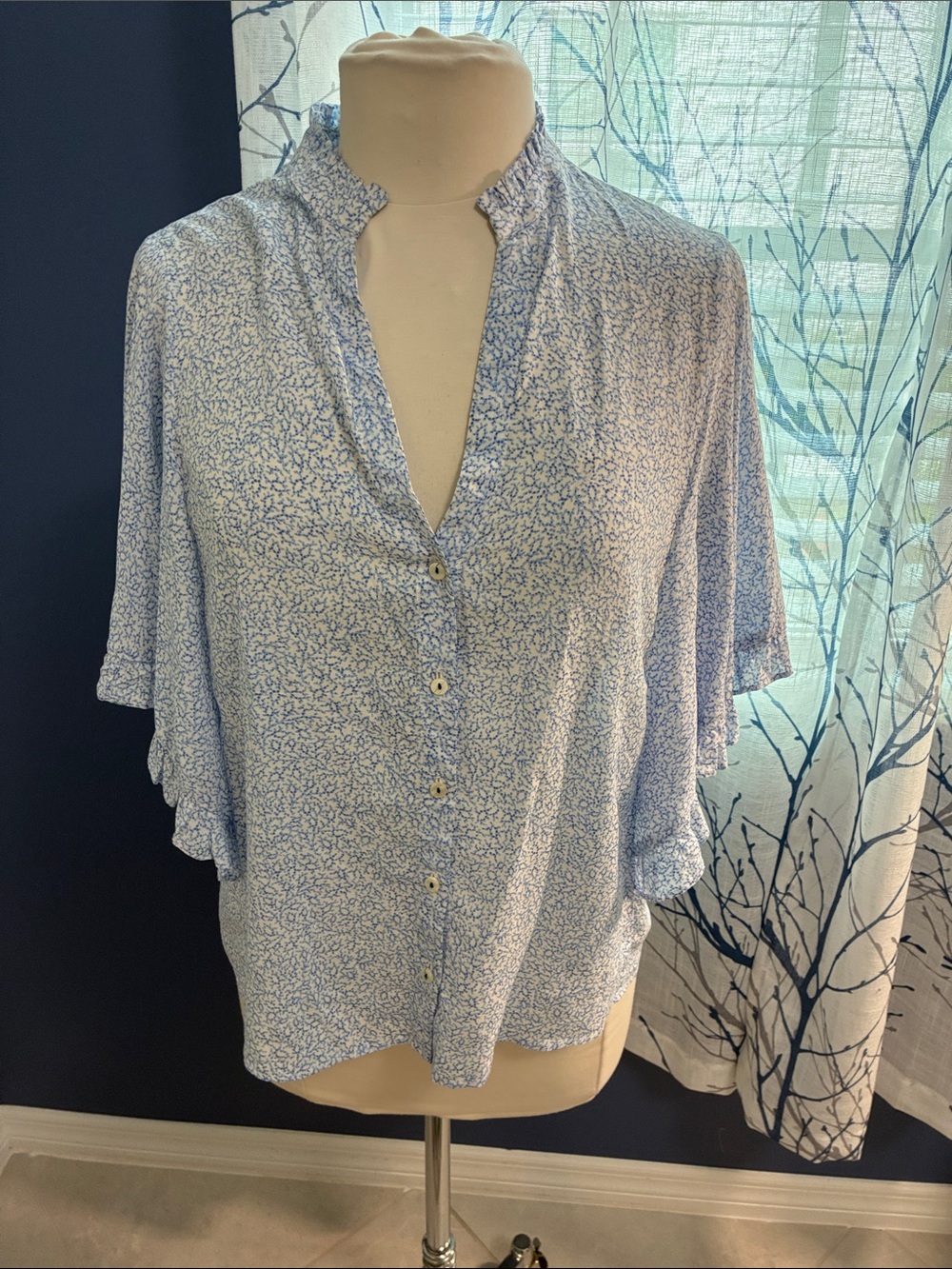 Maeve by Anthropologie Light Blue Floral Button-Front Blouse